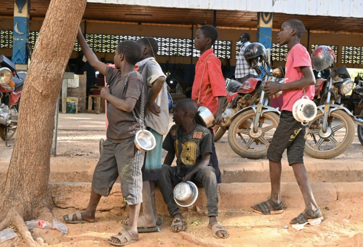 Street children at the National Museum of Niger