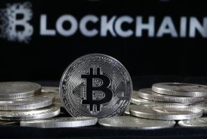 blockchain bitcoin cryptocurrency