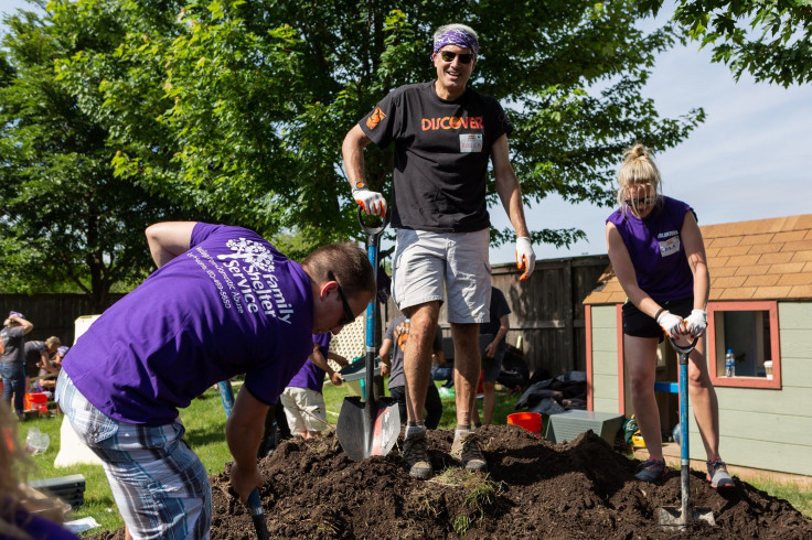 Roger Hochschild volunteering