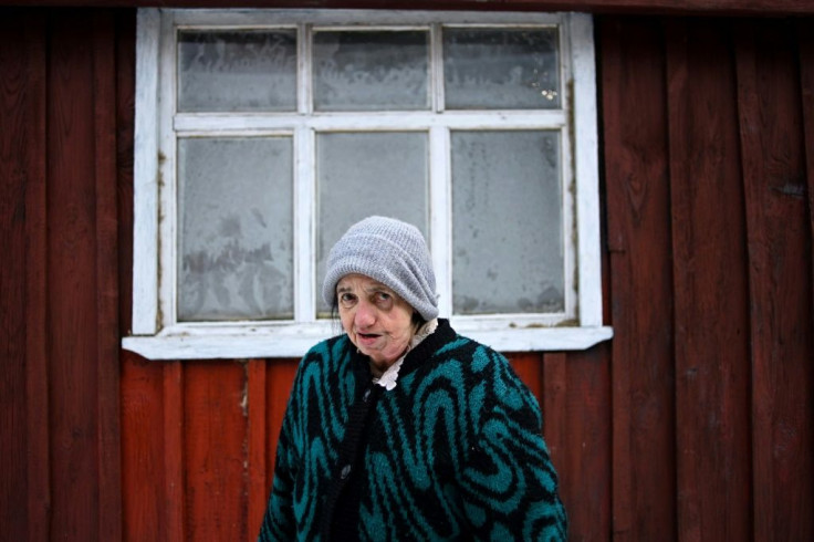 Yelizaveta Mikhaylova has a difficult life living with her two daughters in a shabby hut