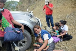 According to Guatemalan migration authorities, some 3,500 people in the caravan have already been returned to Honduras, several hundred children among them