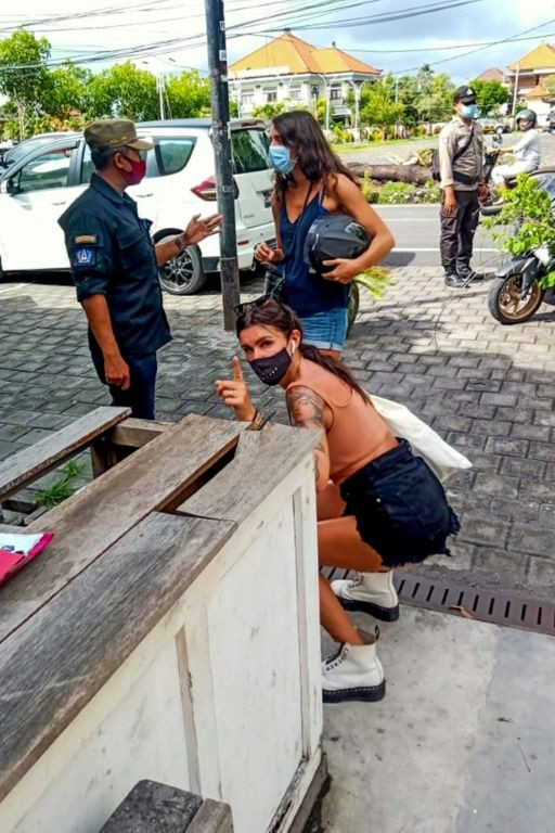 Those not carrying a mask had to do up to 50 push-ups