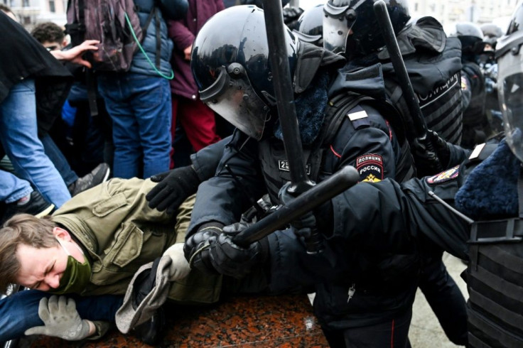 Police clashed with demonstrators in Moscow as tens of thousands took to the streets across the country