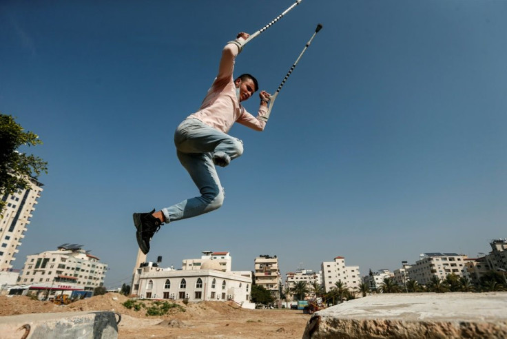 When Mohamed Aliwa lost his leg he lost his dream of being a professional parkour athlete too -- but he has decided his disability shouldn't bring his moves to an end