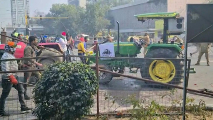 Indian police and farmers clash at tractor protest