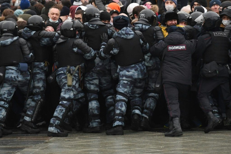 Police try to disperse protesters during a rally in support of jailed opposition leader Alexei Navalny in downtown Moscow on January 23, 2021