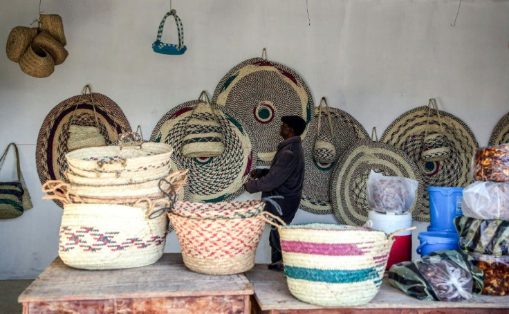 While the great desert oases in Libya's far south are best known for their basketwork, Tawergha is a centre of weaving in the north