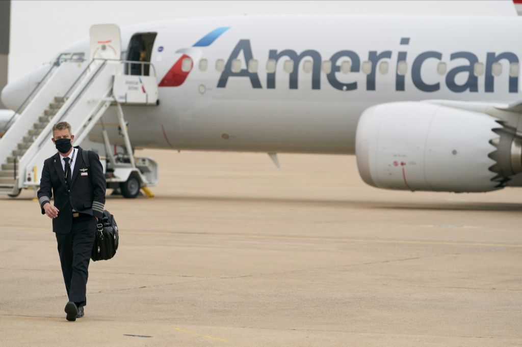 American Airlines Warns Of As Many As 13,000 Layoffs