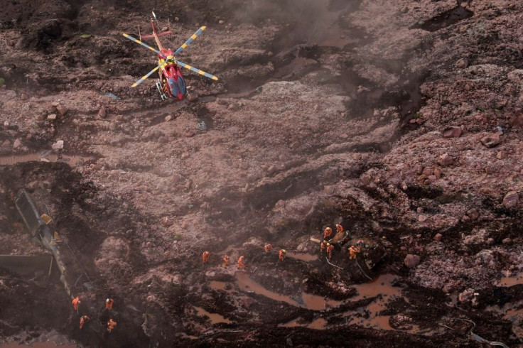 Rescuers search for victims on January 25, 2019 after the collapse of the Vale dam, near the town of Brumadinho in southeastern Brazil