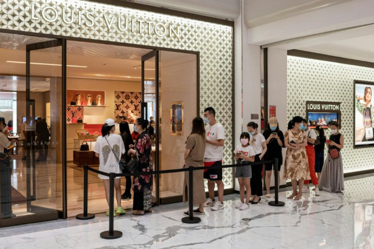 Consumer prices in China fell in January after a brief improvement at the end of last year