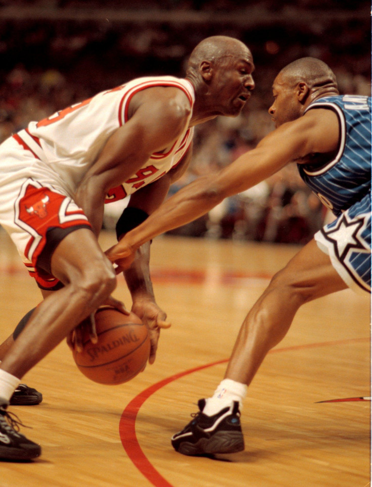 Michael Jordan guarded by Nick Anderson