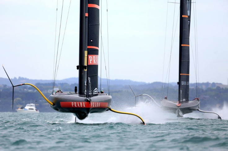 Luna Rossa (L) has moved into a strong position to challenge Team New Zealand for the America's Cup