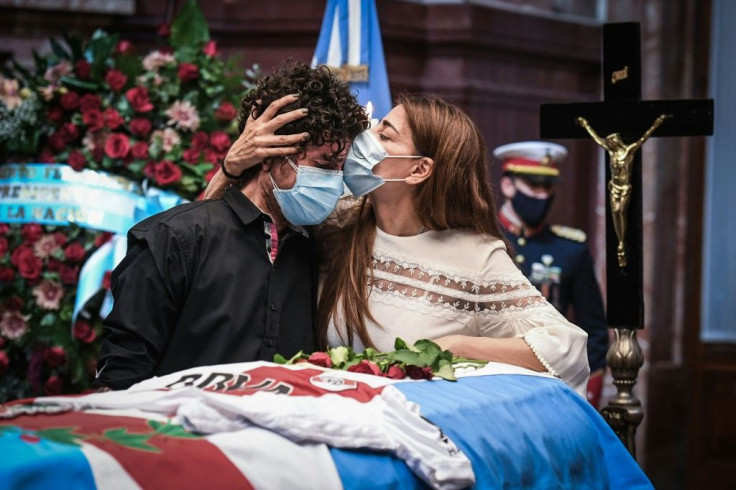 Zulema Menem (R) kisses her half-brother Carlos Nair Menem next to the coffin of their father, former Argentine president (1989-1999) Carlos Menem, as he lay in the Congress in Buenos Aires