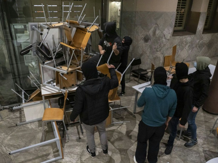 Chairs, garbage bins and other objects were used as barricades been set up as barricades in the university