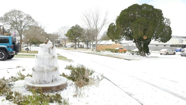 A blanket of snow covers the streets of Houston, Texas, a southern US state more accustomed to record-breaking heat than ice. An historic cold snap has been sweeping the country for several days as a result of an Arctic blast that is causing temperatures 