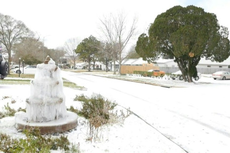 A blanket of snow covers the streets of Houston, Texas, a southern US state more accustomed to record-breaking heat than ice. An historic cold snap has been sweeping the country for several days as a result of an Arctic blast that is causing temperatures 
