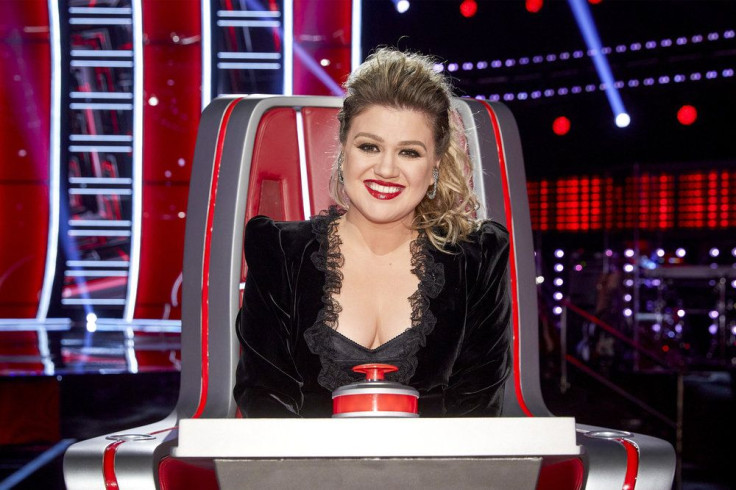 Kelly Clarkson Shares Secret To Avoid Crying During Emotional Performances