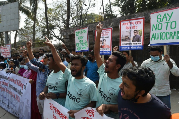 The death in prison of Bangladeshi writer Mushtaq Ahmed has sparked protests in Dhaka