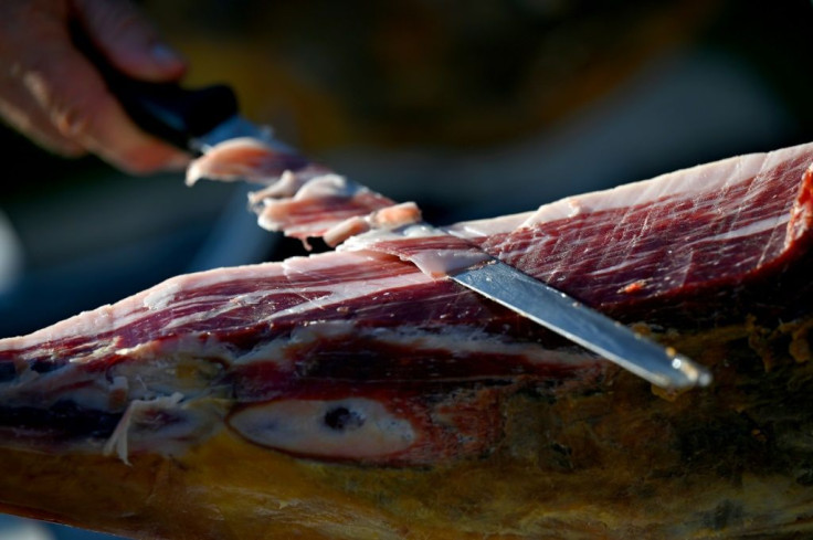 Those skilled in the art of finely slicing dry-cured legs of ham are called cortadores
