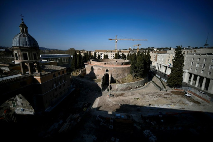 The mausoleum had been closed since 2007 but the restoration works are not yet complete, as evidenced by the crane overhanging the site and the swarms of contractors bustling around like ants
