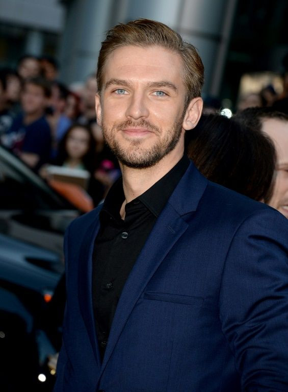 In "I'm Your Man", British star Dan Stevens uses his fluent German to play a custom-made humanoid robot