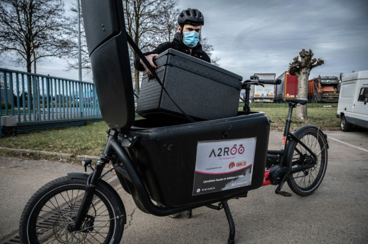 French associations are trying to prove it's possible to pay delivery riders a minimum wage
