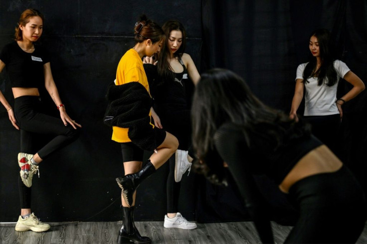 Instructor Pham Kieu Ly (2nd L) demonstrates a pose to participants