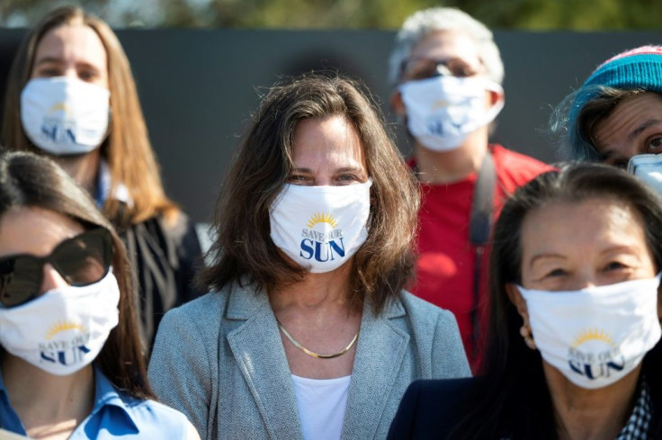 Baltimore Sun reporter Liz Bowie (C) wears a âSave Our Sunâ facemask at a gathering with other journalists gathering March 11 outside the headquarters of the newspaper which has a tentative deal to be acquired by a nonprofit organization