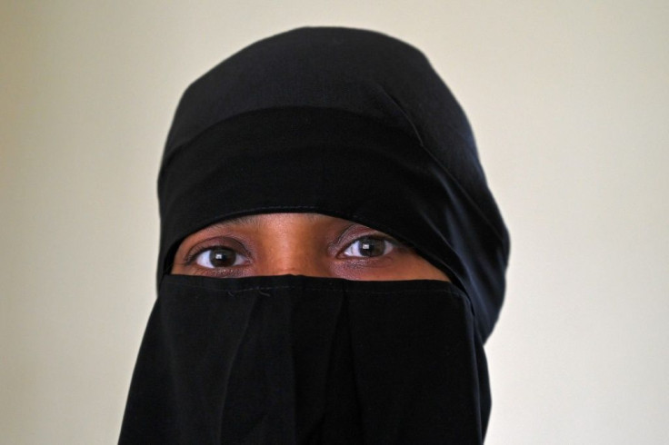 Sri Lanka's government plans to ban Muslim woman from wearing the burqa or niqab