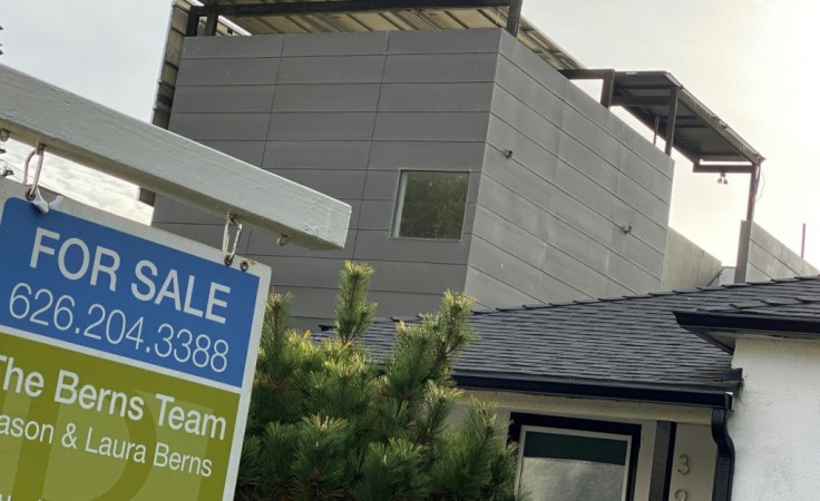 Bad winter weather sent US home sales plunging, but the sector may be set to cool as supply grows scarce, pushing prices up