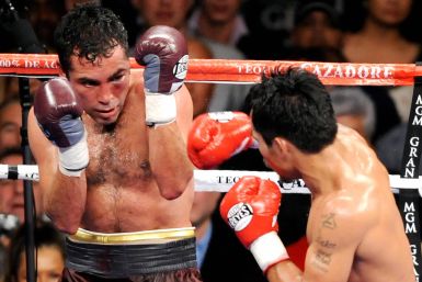Manny Pacquiao of the Philippines (R) punches Oscar de la Hoya of US