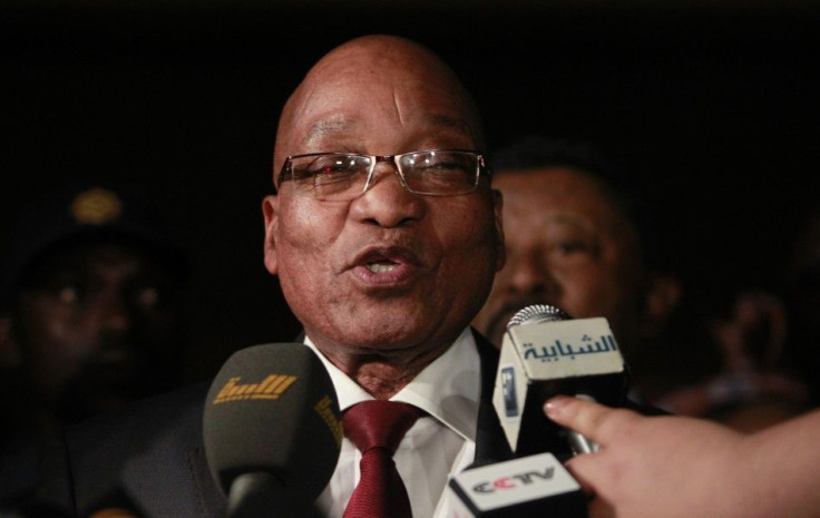 South Africa&#039;s President Jacob Zuma gives a statement after meeting with Libyan leader Muammar Gaddafi at Gaddafi&#039;s Bab al-Aziziya residence in Tripoli April 10, 2011.