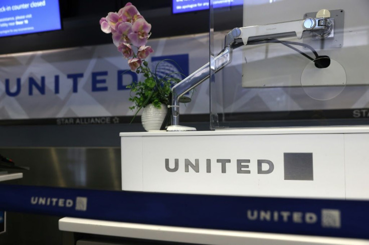 United Airlines will start hiring new pilots as air travel begins to pick up