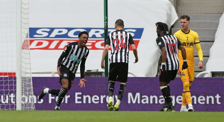 Newcastle midfielder Joe Willock (L) celebrates scoring against Tottenham