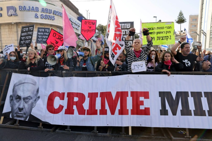 Opponents of Benjamin Netanyahu protest outside the Jerusalem courthouse as the Israeli premier attends the latest hearing in his trial on charges of accepting improper gifts and illegally trading favours with media moguls