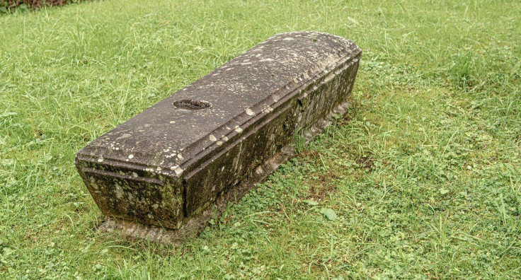 Coffin/Grave