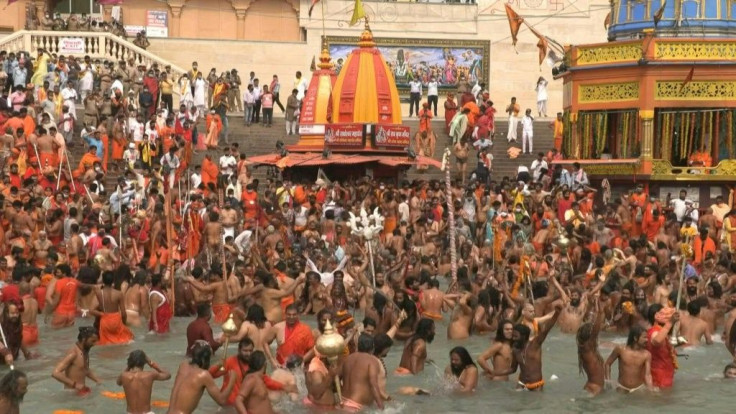Pilgrims bathe in Ganges despite India Covid surge