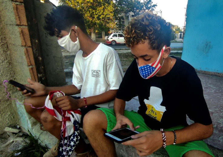 Since 2018, young Cubans have been able to connect to the internet through 3G on their phones