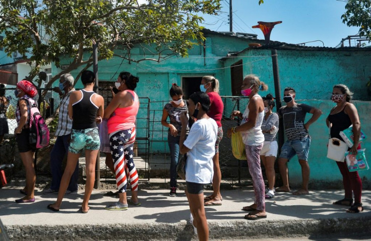 Cubans who often have to queue to buy food from a store are fed up and vent their anger on social media