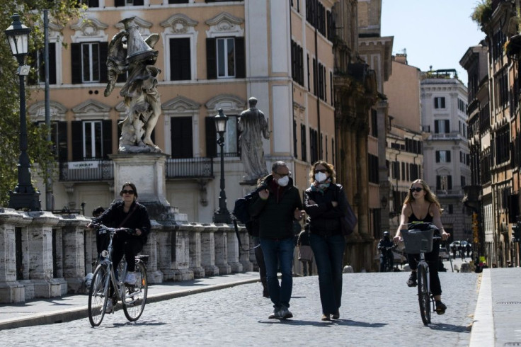 Cyclists are reclaiming the streets of Rome emptied by Covid-19 retrictions