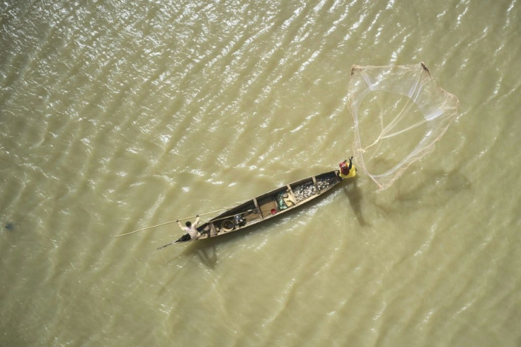 Environmental issues surrounding the Niger River in Mali are threatening the livelihoods of thousands of fishermen