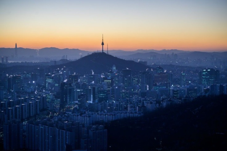 The Belgian ambassador to South Korea has apologised after CCTV footage showed his wife slapping two boutique staff in Seoul