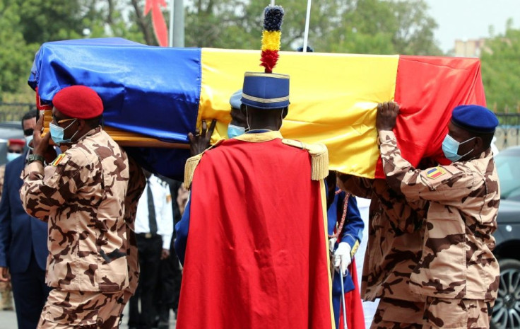 Chadian soldiers carrying the coffin of late president Idriss Deby Itno