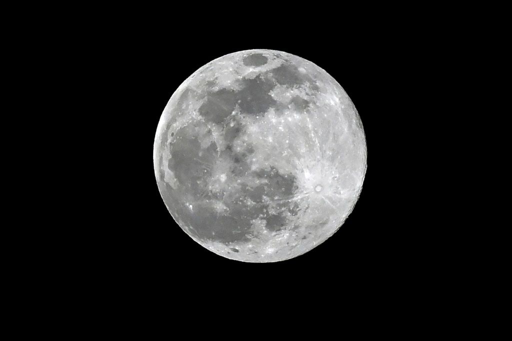 Hunter's Moon Skywatchers Capture Stunning Images Of October Full Moon