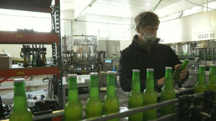 After stopping their activities for six months, Belgian breweries are restarting their production to guarantee a sufficient supply for bars and restaurants that are set to reopen on May 8.