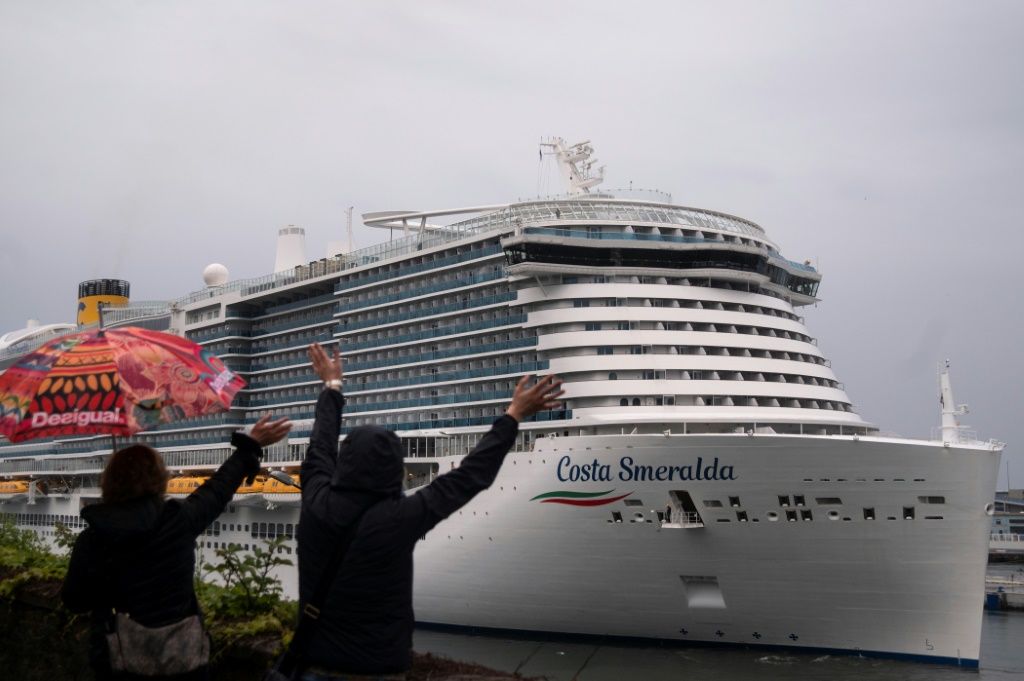 cruise ship lifts vaccine mandate