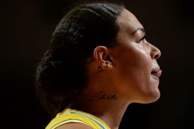Basketballer Liz Cambage claims Australian Olympic photo shoots lack diversity