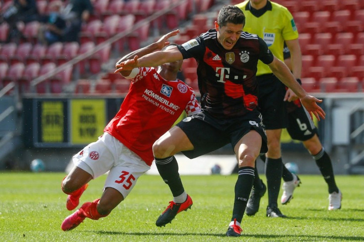 Robert Lewandowski scored on his return from injury in a 2-1 defeat at Mainz that delayed Bayern's title celebrations