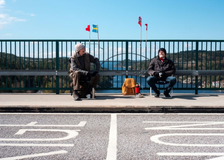 Identical twins Pontus (L) and Ola Berglund have met up on a bridge every Saturday, each keeping to their own side of the Norwegian-Swedish border