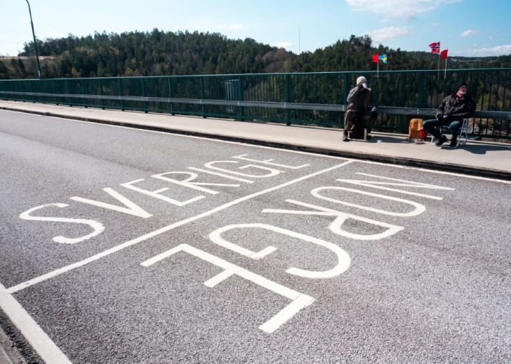 On the Svinesund bridge, the 73-year-old Swedish twins keep to their own side of the white line